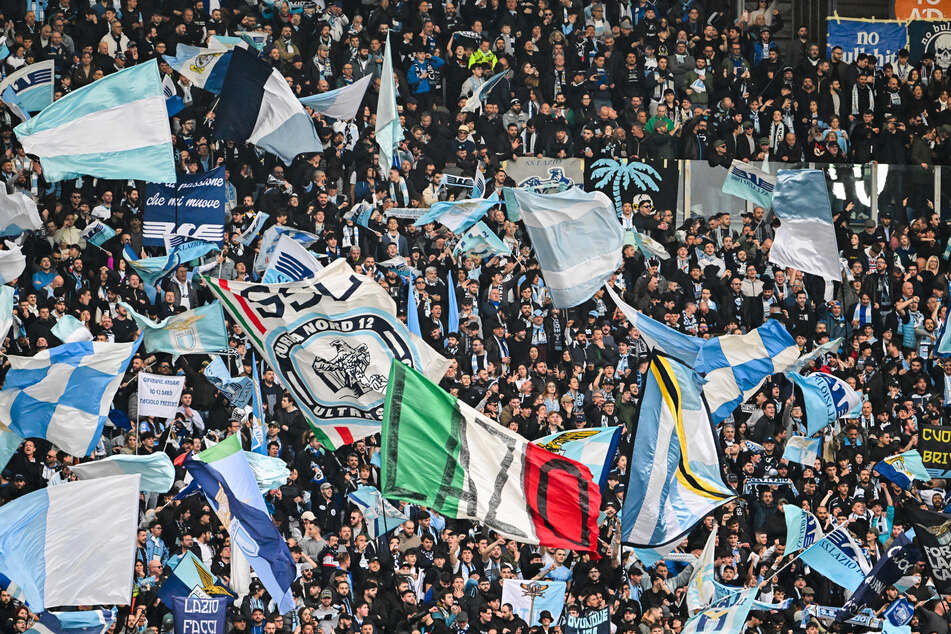 Die Fanlager beim Derby zwischen Lazio Rom und AS Rom haben sich am Wochenende nicht von ihrer besten Seite gezeigt.
