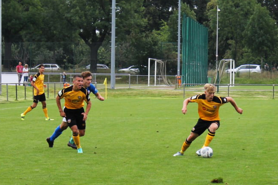 Till Jacobi (18, 2.v.l.) wechselte im Sommer 2015 vom SC Borea Dresden zu Dynamo, durchlief seitdem alle Nachwuchsteams der SGD und zählte dort immer zu den Leistungsträgern.