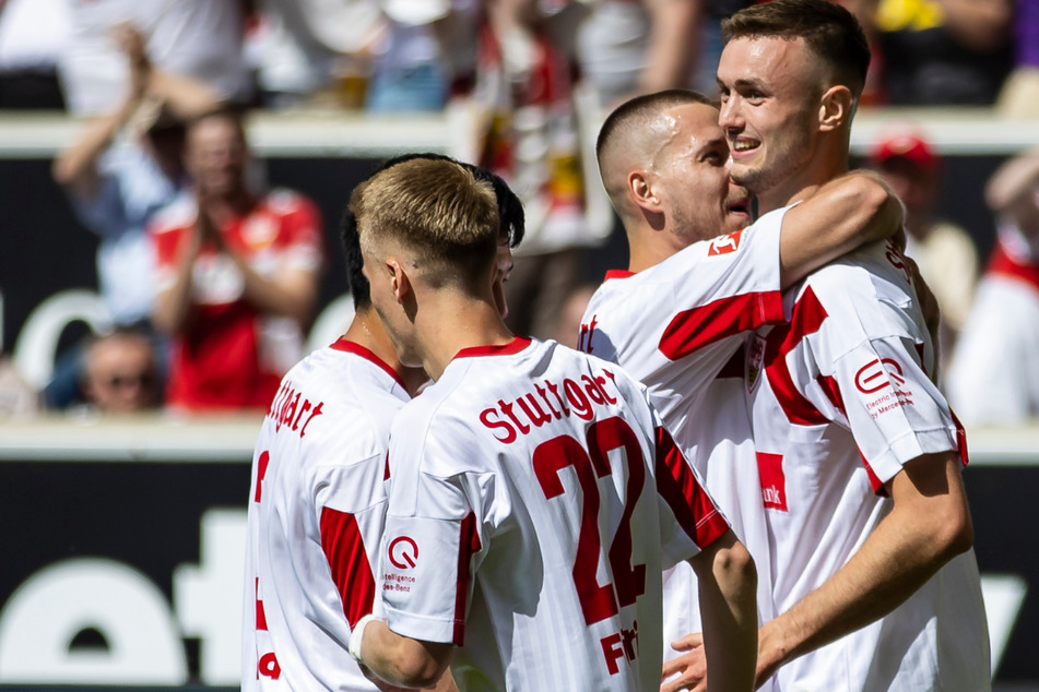 Waldemar Anton (2nd from right) hugs Sasa Kalajdzic (right) after his goal to make it 1-0 for VfB Stuttgart.