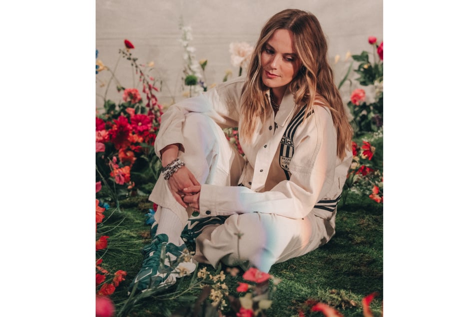 Denkt sehr viel und lässt musikalische Blumen sprechen: Popstar SOPHIA (30).