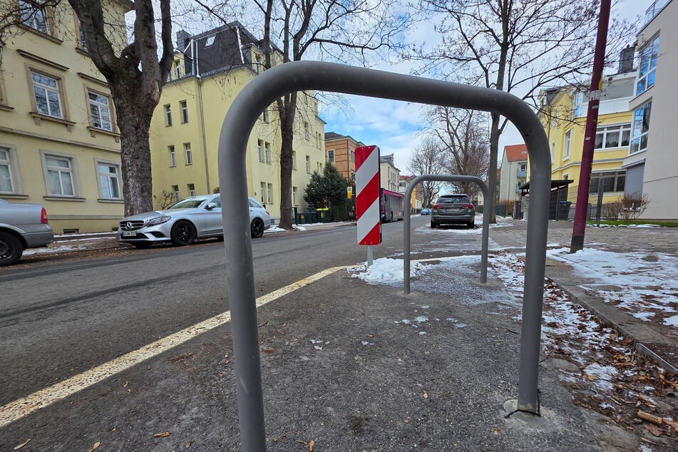 Auch auf der Roquettestraße wurden Fahrrad-Stellplätze montiert.