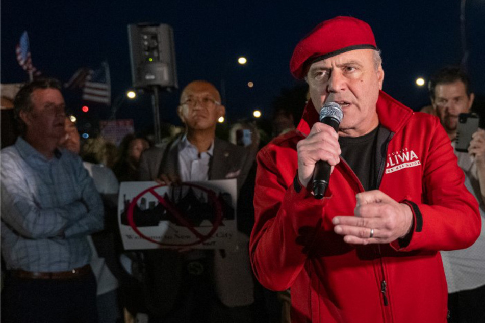 Curtis Sliwa and Guardian Angels attack Bronx man on live TV after misidentifying him as a "migrant"