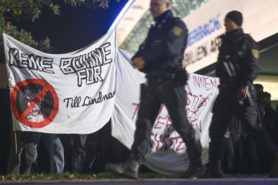 Bereits in der Vergangenheit wurde in Leipzig gegen öffentliche Auftritte Lindemanns protestiert.