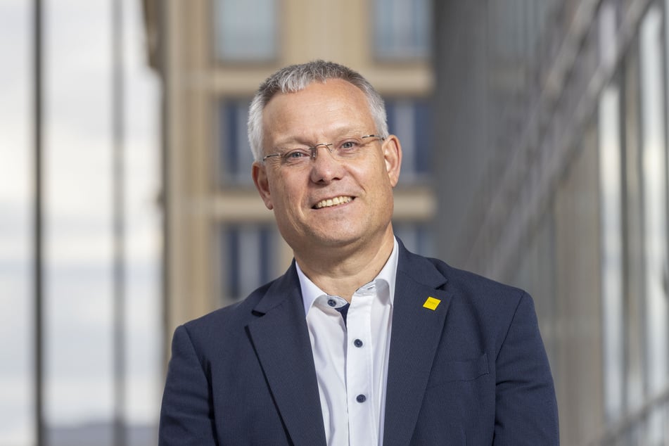 Wirtschaftsbürgermeister Jan Pratzka (53, CDU) freut sich über das rege Händlerinteresse.