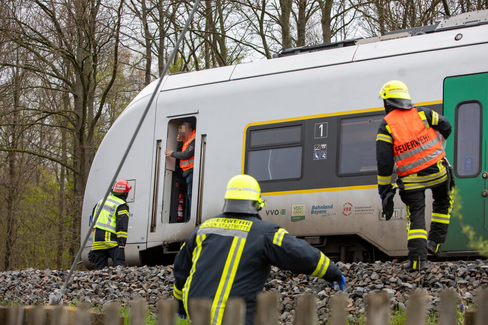 In Plauen (Vogtland) wurde am Samstagvormittag ein Mann von einem Zug erfasst und tödlich verletzt. Die Strecke musste gesperrt werden.