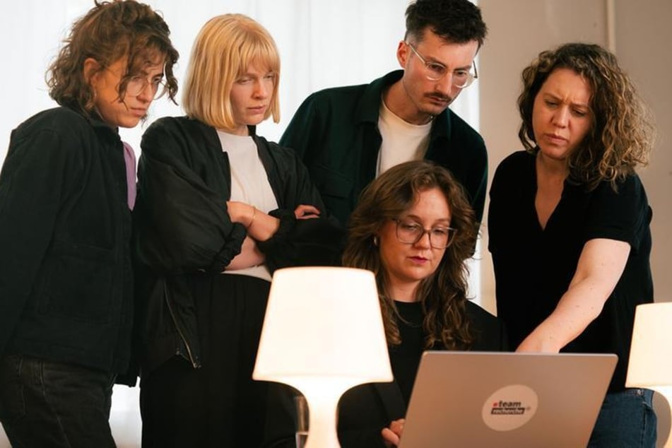Das team.recherche des Saarländischen Rundfunks hat sich dem Thema Queerfeindlichkeit auf Datingapps gewidmet.
