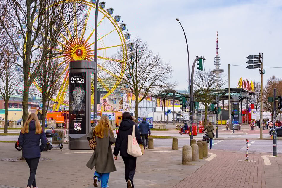 Ab dem 30. April werden für zehn Tage 100 "Faces of St. Pauli" auf Medienträgern auf und um die Reeperbahn gezeigt.