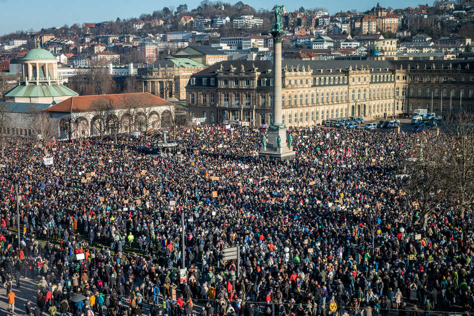 In Stuttgart, Karlsruhe, Heidelberg, Freiburg fanden bereits am Samstag Demonstrationen statt.