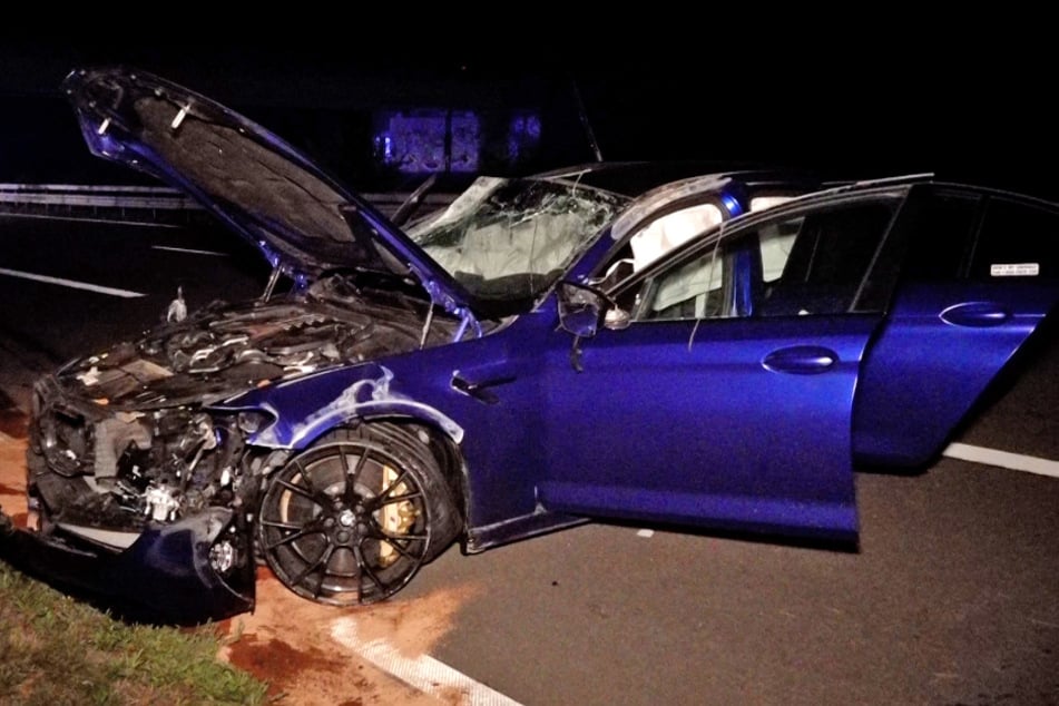 Auch der BMW der 32-Jährigen ging als Totalschaden aus dem Unfall hervor.