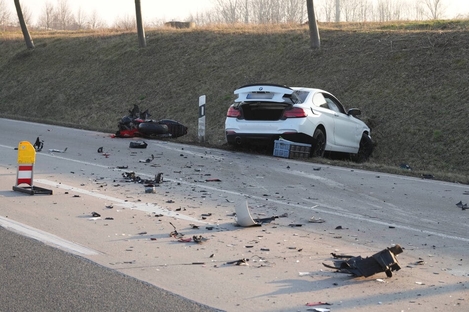 Drei Personen wurden bei dem Unfall verletzt.