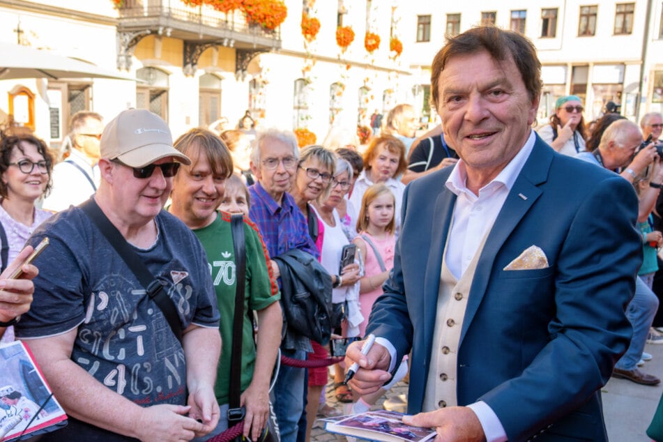 Auf Märchen-Festival im Erzgebirge: Aschenbrödel-Prinz zeigt sich erstmals nach Herz-OP