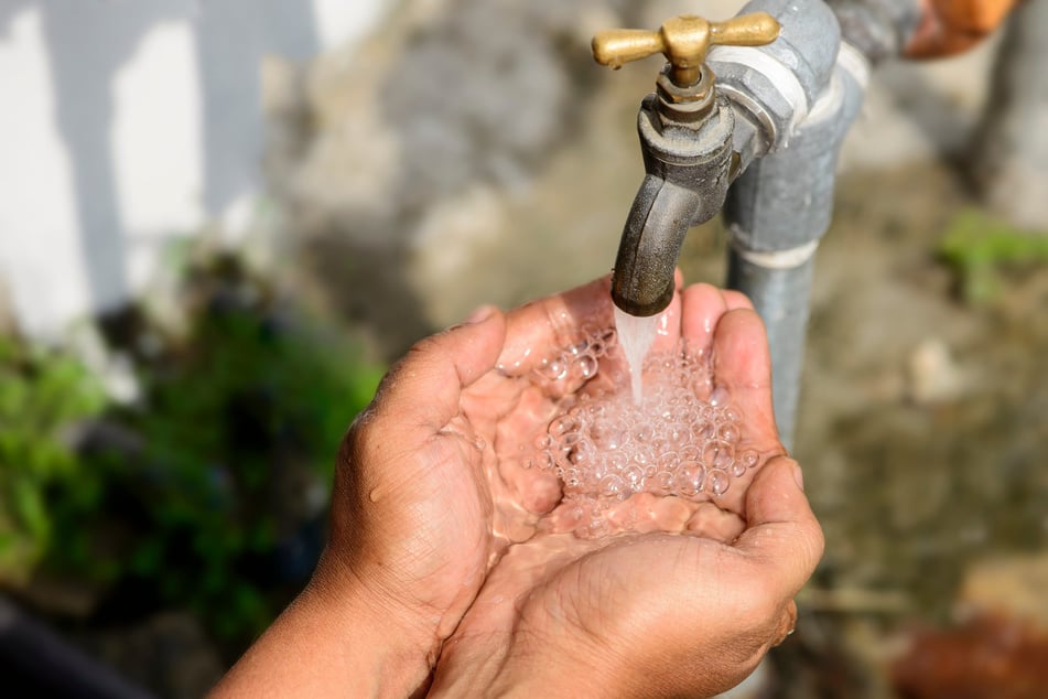 Wir können jederzeit den Wasserhahn aufdrehen.