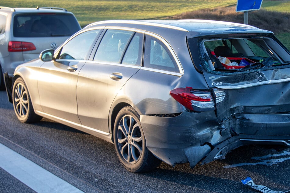 Mehrere Autos stießen auf der A5 zusammen, die Feuerwehr nannte es eine "Massenkarambolage".