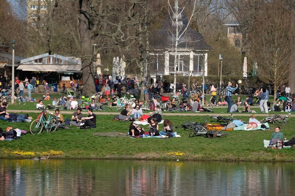 Während andere in der Sonne liegen, könnt Ihr spannende Rätsel im Clara-Park lösen.
