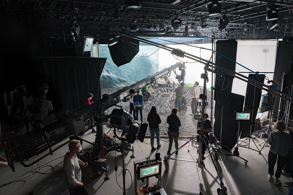 Das Set war nahezu einzigartig. Ein Drittel des Films entstand vor einer LED-Leinwand.