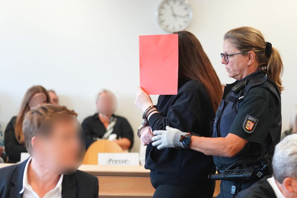 Sie ließen ihr Baby qualvoll verhungern: Lebenslang für Eltern der kleinen Ashley