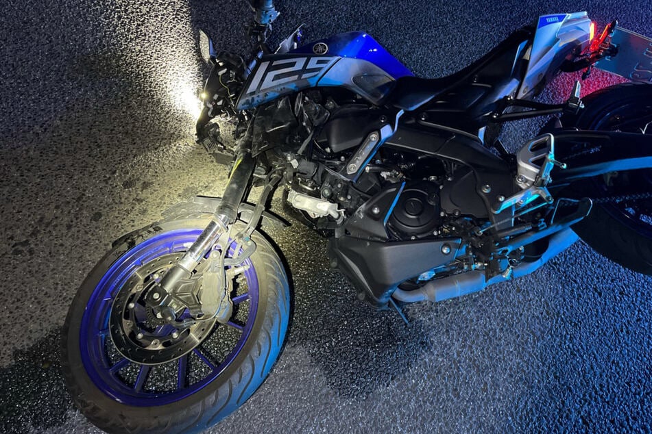 Das Motorrad der 17-Jährigen wurde bei dem Crash so schwer beschädigt, dass es nicht mehr fahrbereit war und abgeschleppt werden musste.