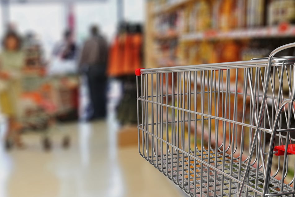 Nachdem der Verdächtige aus der Situation fliehen wollte, schlug er das Personal, um zu entkommen. (Symbolfoto)