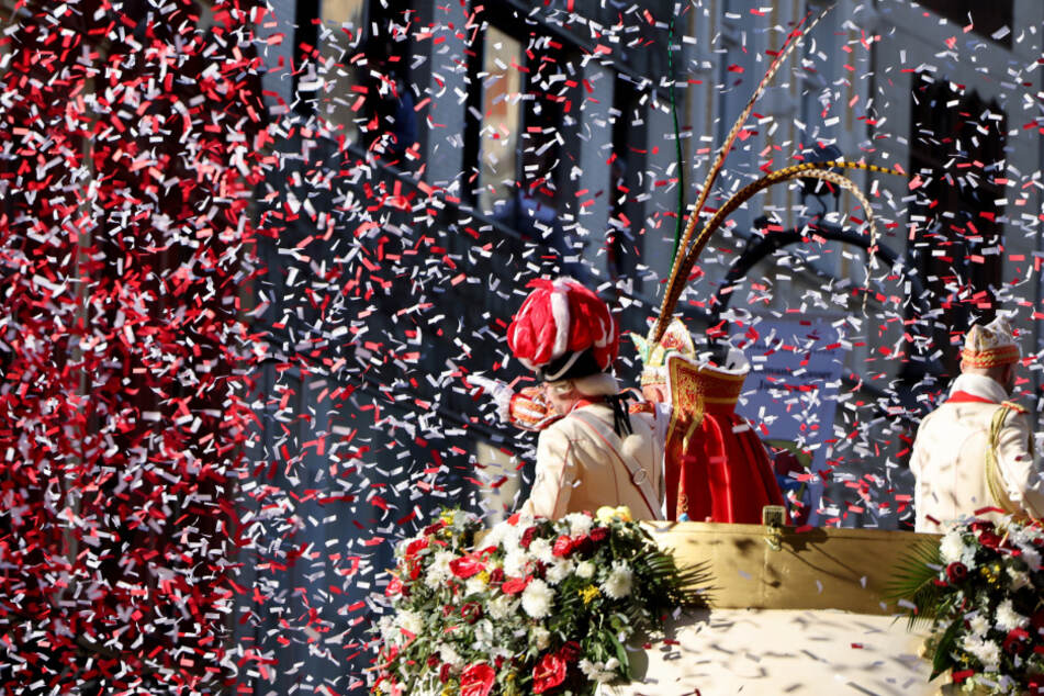 Zu Zeiten des Rosenmontagszugs in Köln ereignete sich in Mannheim die Amokfahrt eines 40-Jährigen.