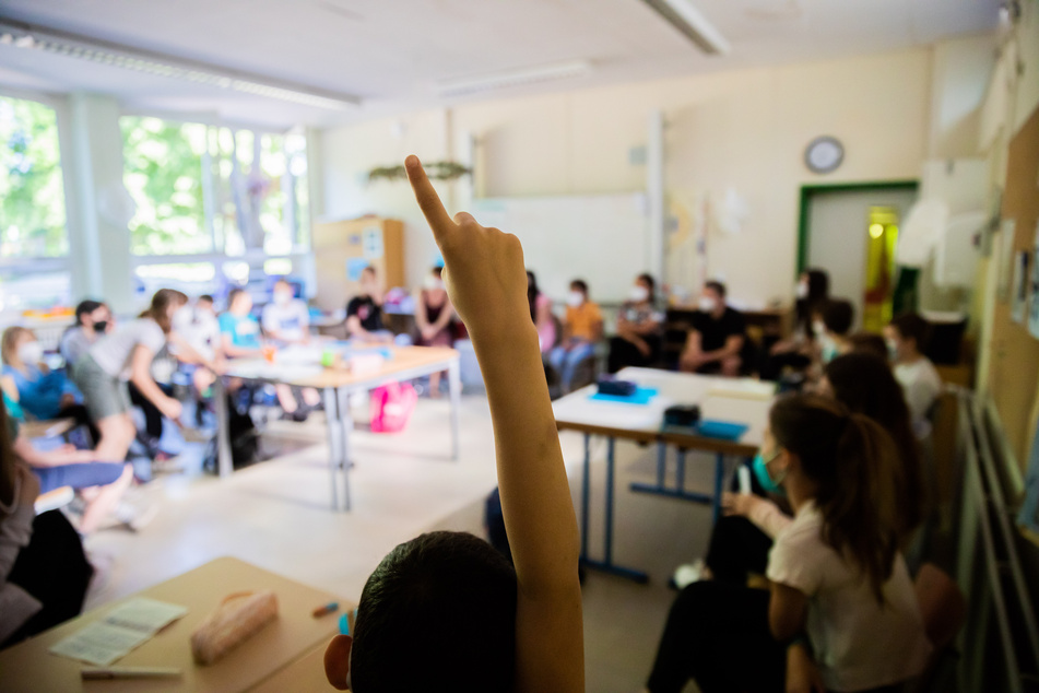 An sächsischen Schulen ist bei weiterhin niedrigen Inzidenzen ab Donnerstag noch noch ein Coronatest notwendig – sowohl bei Lehrkräften als auch bei Schülern. (Symbolbild)