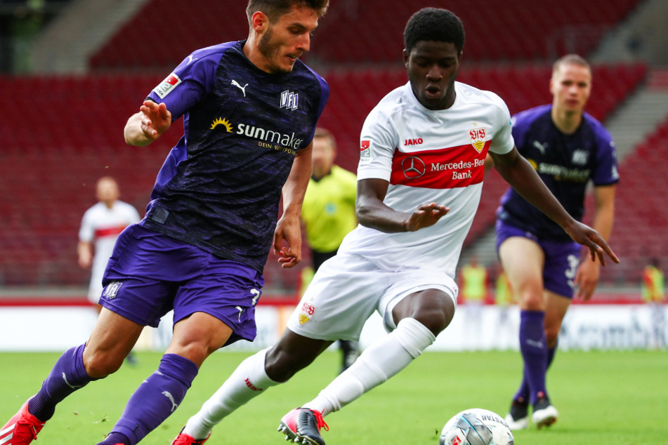 Hier in der Partie gegen den VfL Osnabrück am Ball: Stuttgarts Clinton Mola (19).