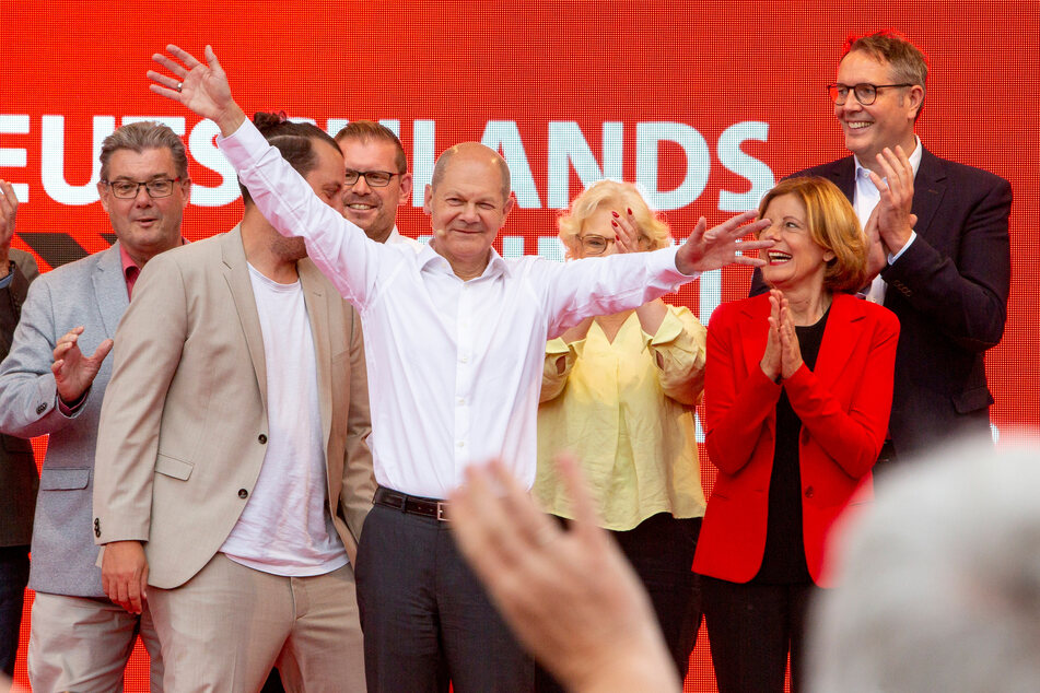 Der neue Kanzler? Olaf Scholz (63, SPD, M) scheint seinen erfolgreichen Sprint bis zum Ende fortzusetzen.