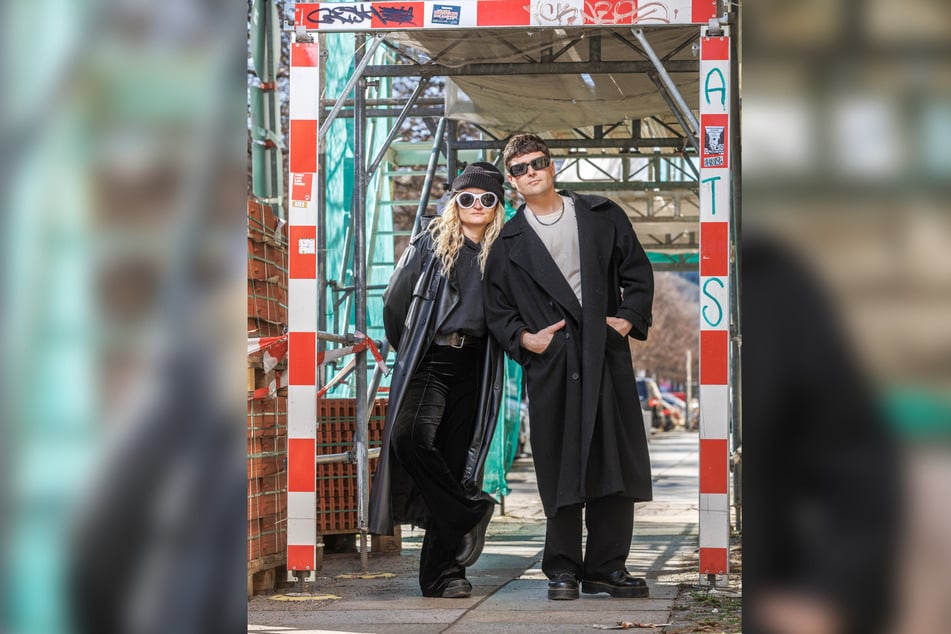 Inéz (32) und Demian Kappenstein (42) vom Popduo Ätna freuen sich über den Förderpreis.