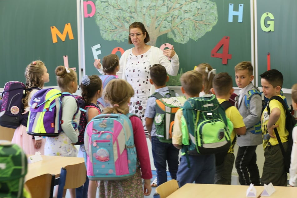 Studie zeigt: Lehrkräfte überschätzen Jungen in Mathe, Mädchen in Sprache
