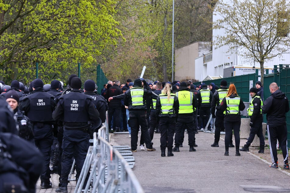 Wegen Terminkollisionen untersagte die Polizei Spieltage am Wochenende.