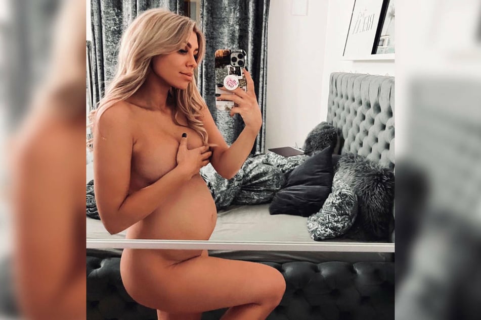 Nathalie Bleicher-Woth (25) hat sich bei Instagram splitterfasernackt vor einem Spiegel fotografiert.