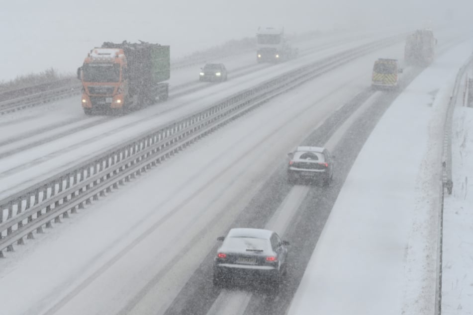 Auch auf den Autobahnen im Norden kann es am Wochenende zu schwierigen Verhältnissen kommen.