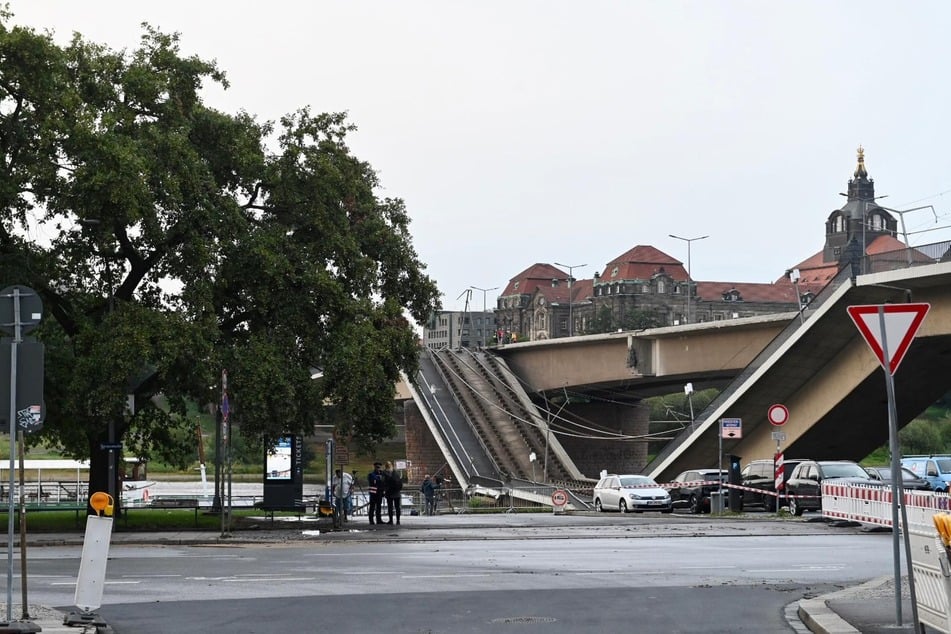 Teile der Carolabrücke sind auf einer Länge von ungefähr 100 Metern in Dresden in die Elbe gestürzt.