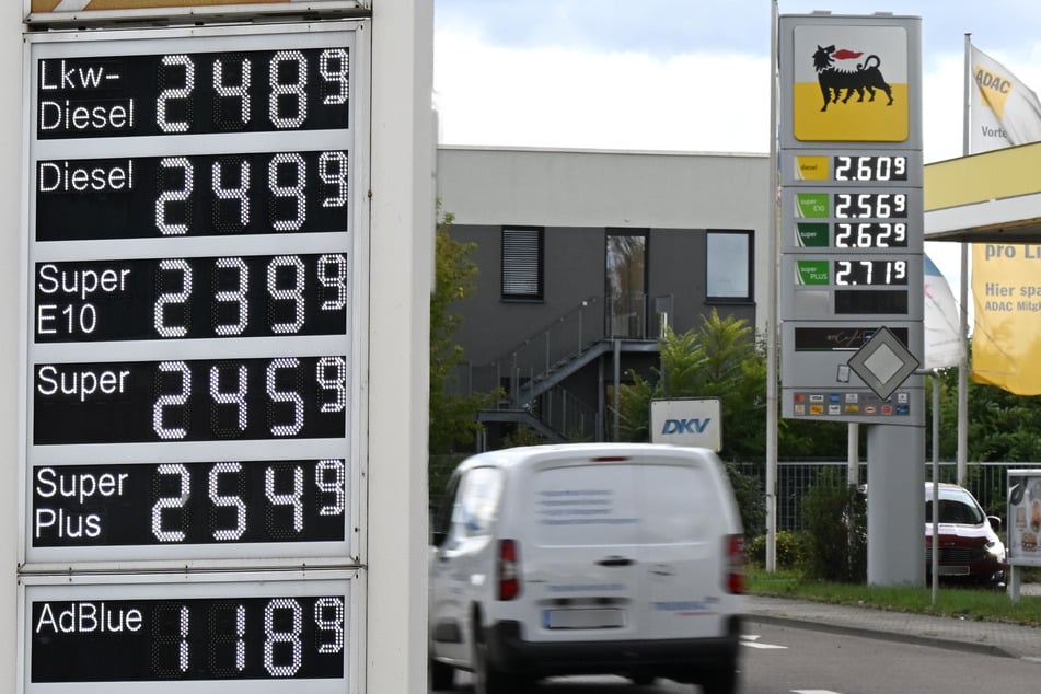Leipzig: Spritpreis-Irrsinn in Leipzig: So groß ist der Unterschied 12 Uhr an den Tankstellen