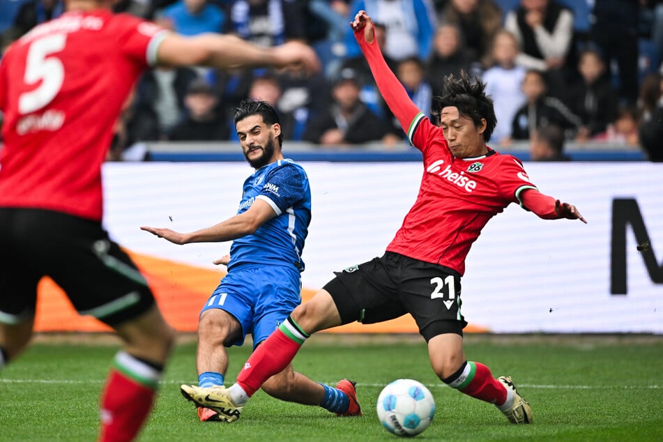 FCMs Mohammed El Hankouri (27, l.) holte das erste Tor im Testspiel gegen Hannover 96. (Archivfoto)