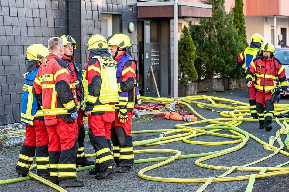 Im Zusammenhang mit dem Wohnhausbrand in Kierspe ermittelt die Polizei inzwischen wegen fahrlässiger Tötung gegen die Vermieterin.