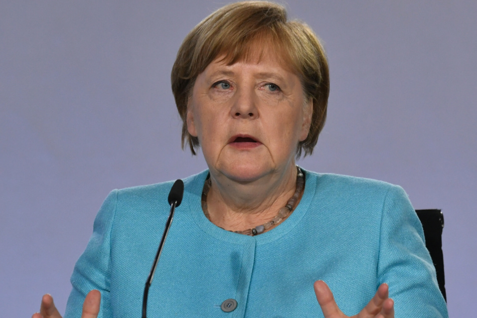 Merkel erklärt das Konjunkturpaket.