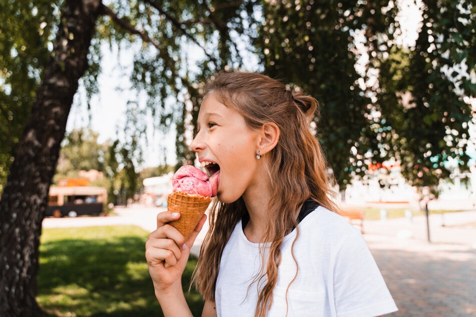 Ein Eis kann am Wochenende für Abkühlung sorgen. (Symbolfoto)