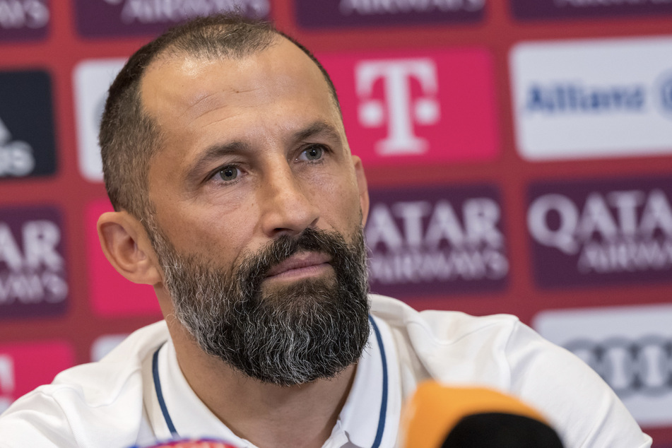 Bayern Münchens Sportvorstand Hasan Salihamidzic (46) ist unzufrieden mit der Leistung der Mannschaft.
