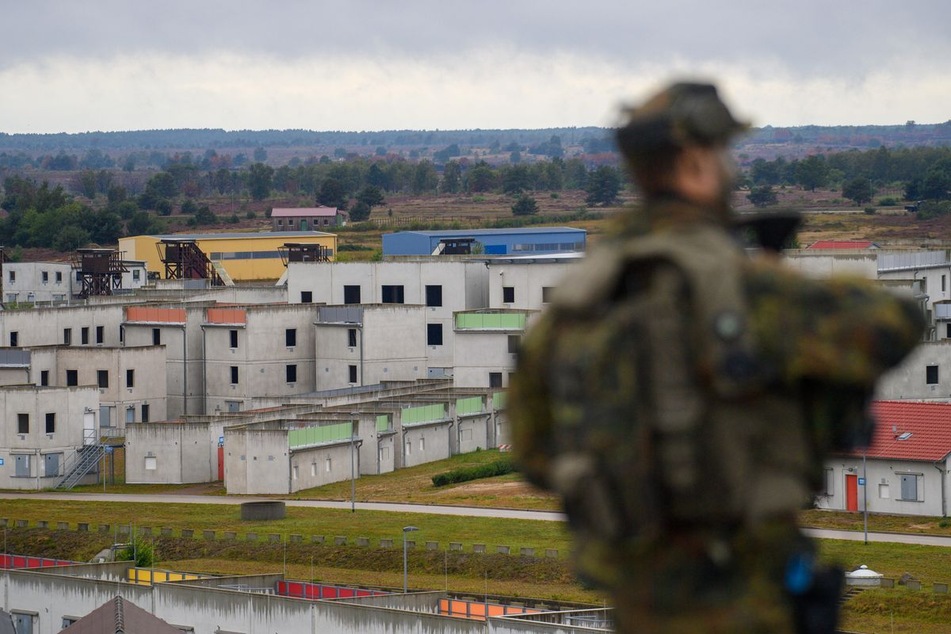 In der Übungsstadt "Schnöggersburg" wird für den Stadt- und Häuserkampf der Bundeswehr trainiert.