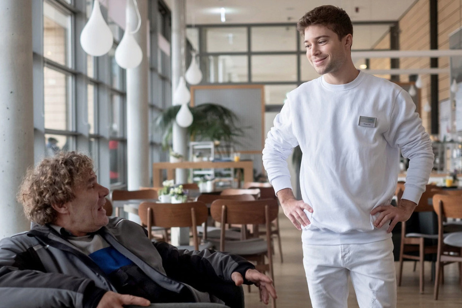 Gunter Schurmann scheint auch eine alte Verletzung mit sich herumzutragen.