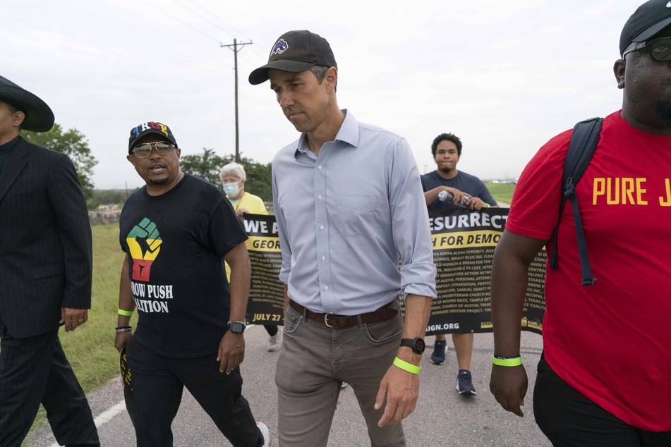 Former Congressman Beto O'Rourke (c.) is reportedly mulling a 2022 gubernatorial run.