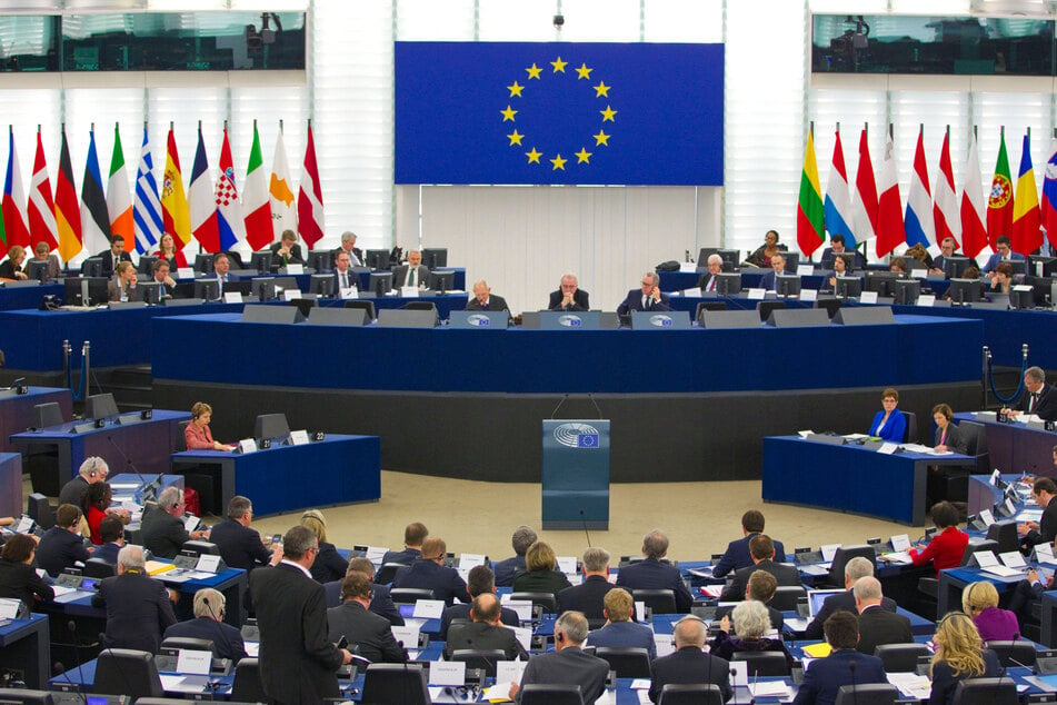 Die Zahl der Sitze im Europäischen Parlament erhöht sich in der nächsten Wahlperiode von 705 auf 720.