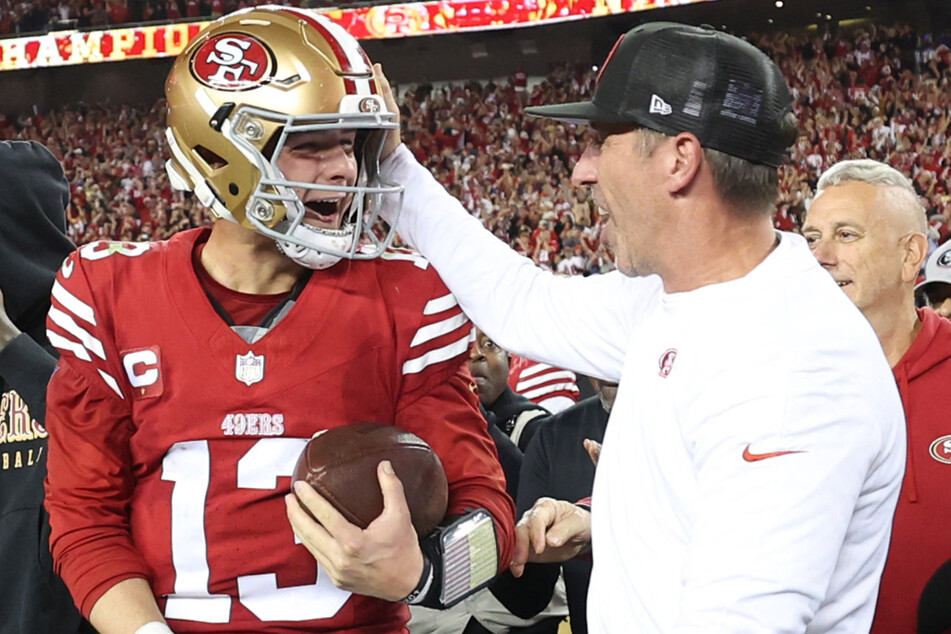 Coach Kyle Shanahan (r.) is hoping for redemption with Brock Purdy and the San Francisco 49ers.