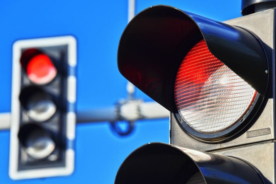 Die Ampel steht auf Rot. (Symbolbild)