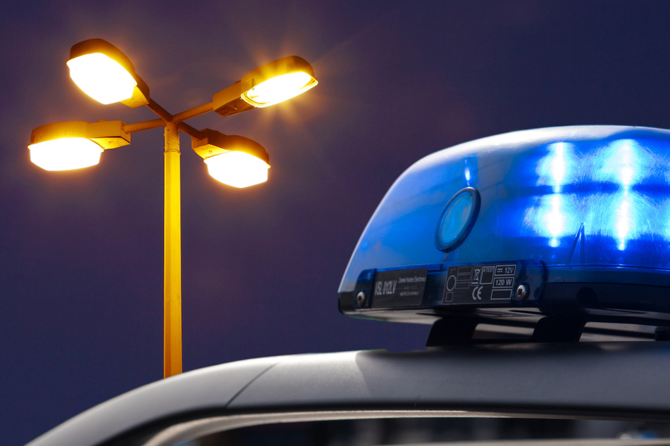 Die Polizei hat einen Dieb festgenommen, dessen Flucht an einer Straßenlaterne gescheitert ist. (Symbolbild)