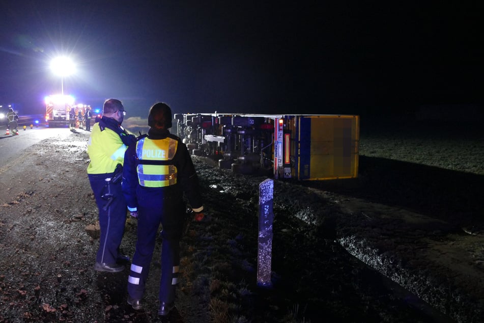 Beamte der Polizei sicherten die Unfallstelle.