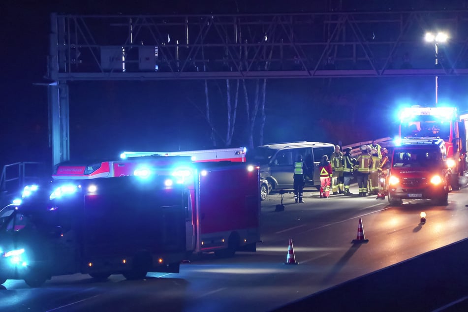 Die Autobahn musste nach dem Crash in der Nacht zu Dienstag teilgesperrt werden.