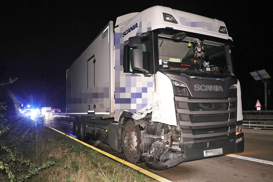 Glücklicherweise entstand nur Sachschaden. Der Lkw-Fahrer (39) blieb wie auch die Volvo-Fahrerin (55) unverletzt.