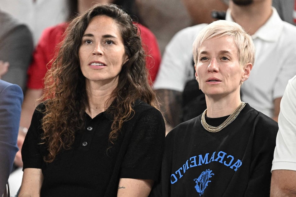 Basketballerin Sue Bird (45, l.) und Fußballerin Megan Rapinoe (40, r.) haben sich nach zehn Jahren Beziehung getrennt.