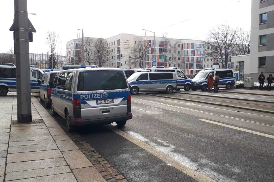 Die Kreuzung Freiberger Straße/Hertha-Lindner-Straße ist abgeriegelt.